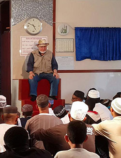 Shaykh Taner Ansari giving a sohbet